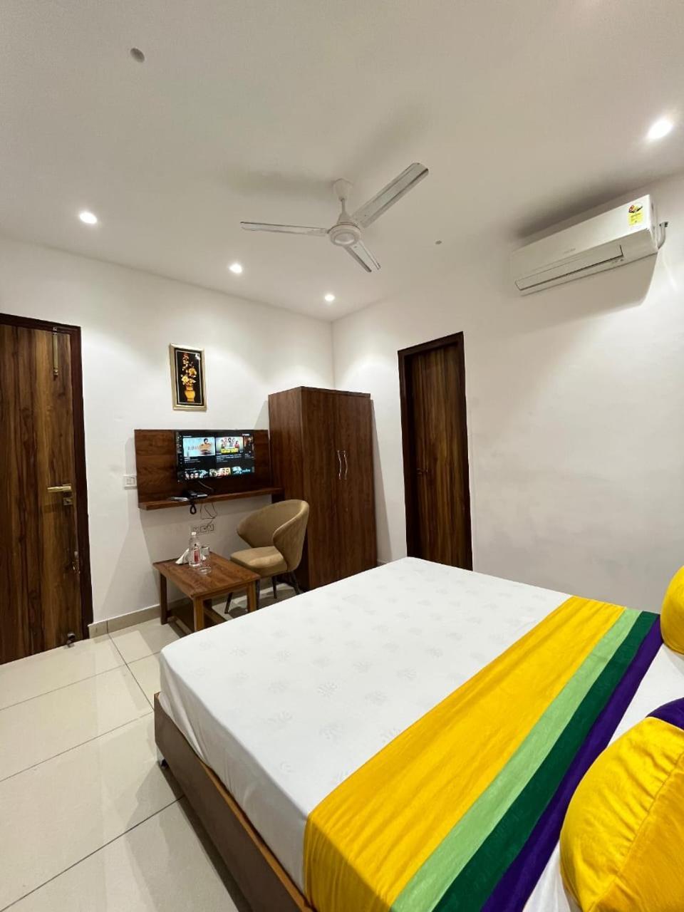 Hotel Platinum Inn Ludhiana Exteriör bild