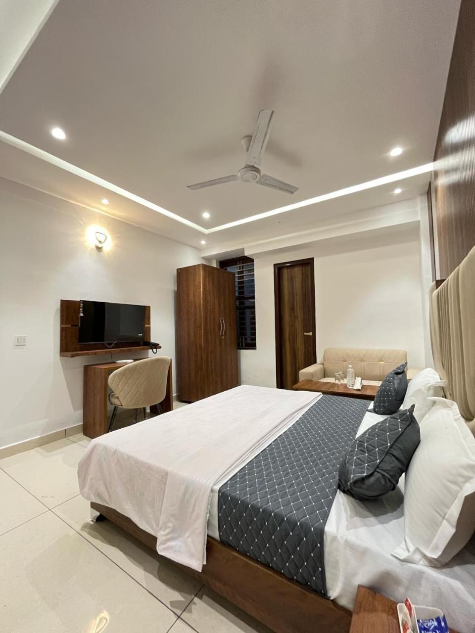 Hotel Platinum Inn Ludhiana Exteriör bild