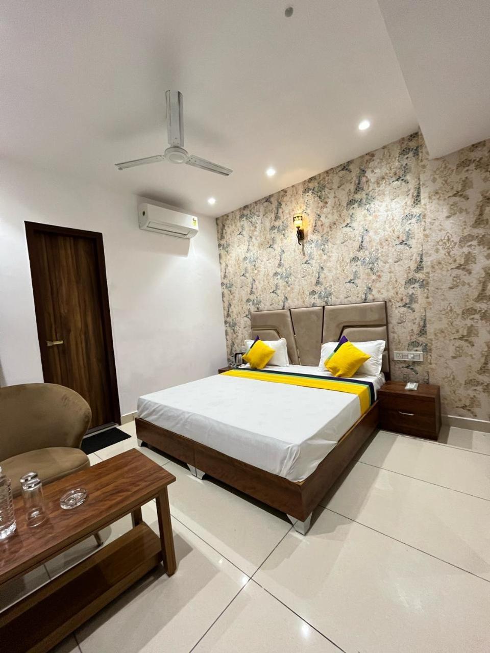 Hotel Platinum Inn Ludhiana Exteriör bild