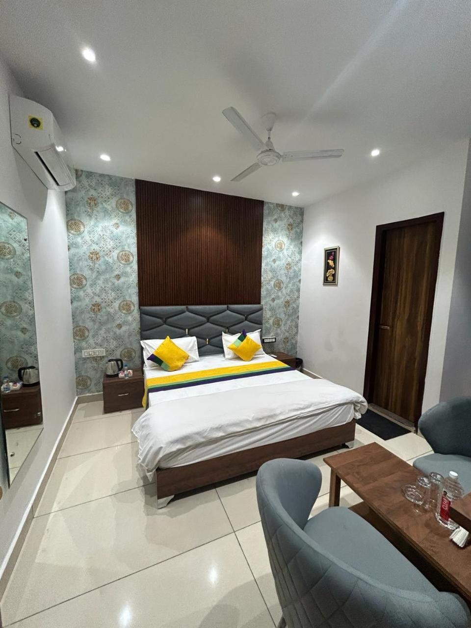 Hotel Platinum Inn Ludhiana Exteriör bild